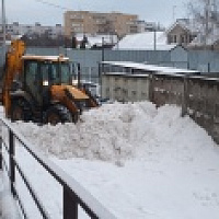 Фото очистки территории МКД в зиму 2021г., работа техники, ручная уборка снега